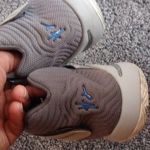 Boys Kyrie 2 Wolf Grey Basketball Sneakers